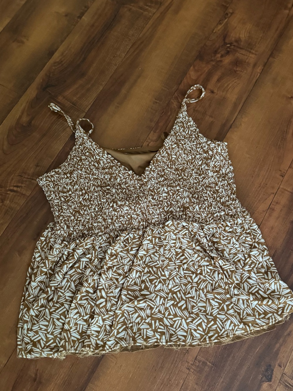 Women’s Old Navy caramel Brown & White Printed Smocked Cami V neck Top